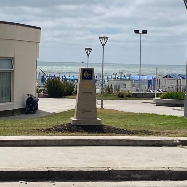 MOJÓN «CAMINO a SANTIAGO de COMPOSTELA» en Playa&nbsp;Grande